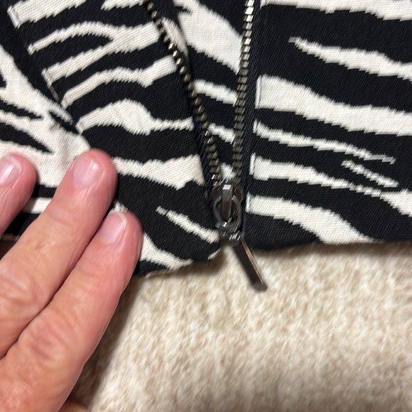 Small 4/6 Chico's Sz 0 zebra animal print jacket short zip front collarless - Picture 4 of 6